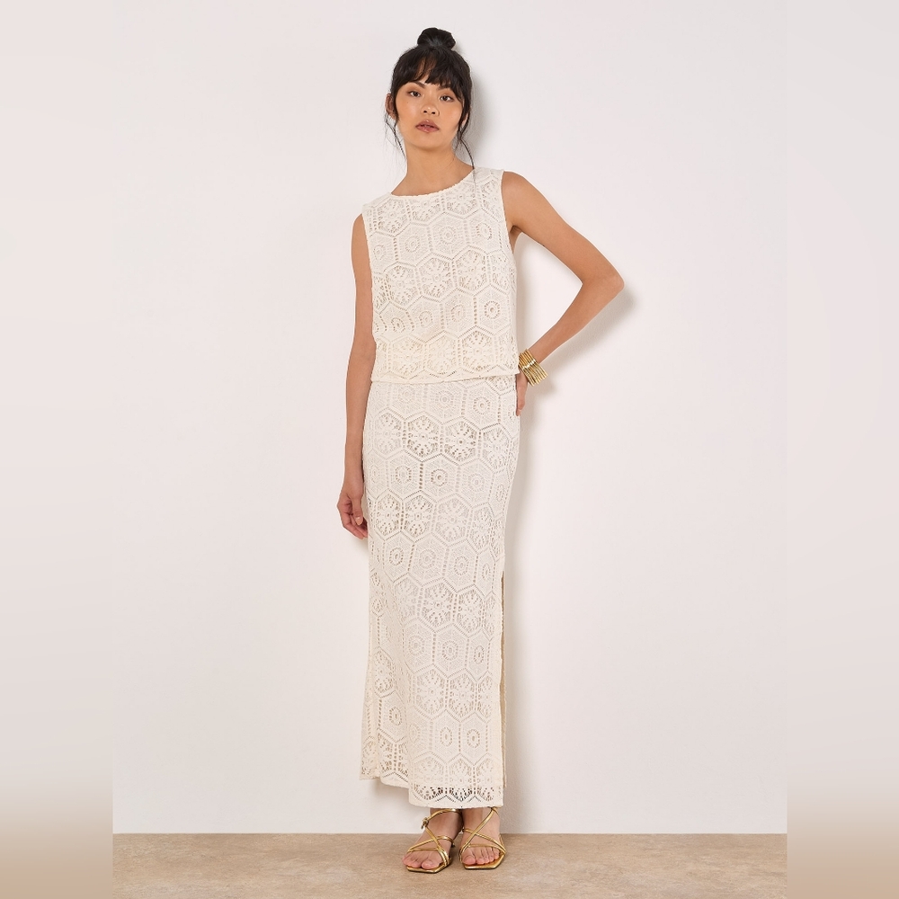 Tile Crochet Lace Maxi Skirt W/ Side Split